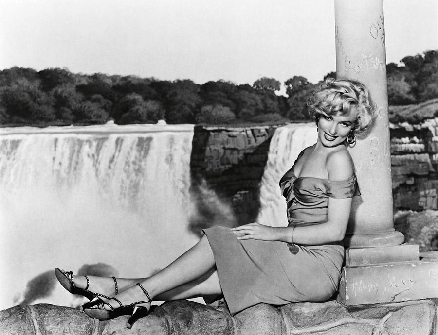 MARILYN MONROE in NIAGARA -1953-. Photograph by Album