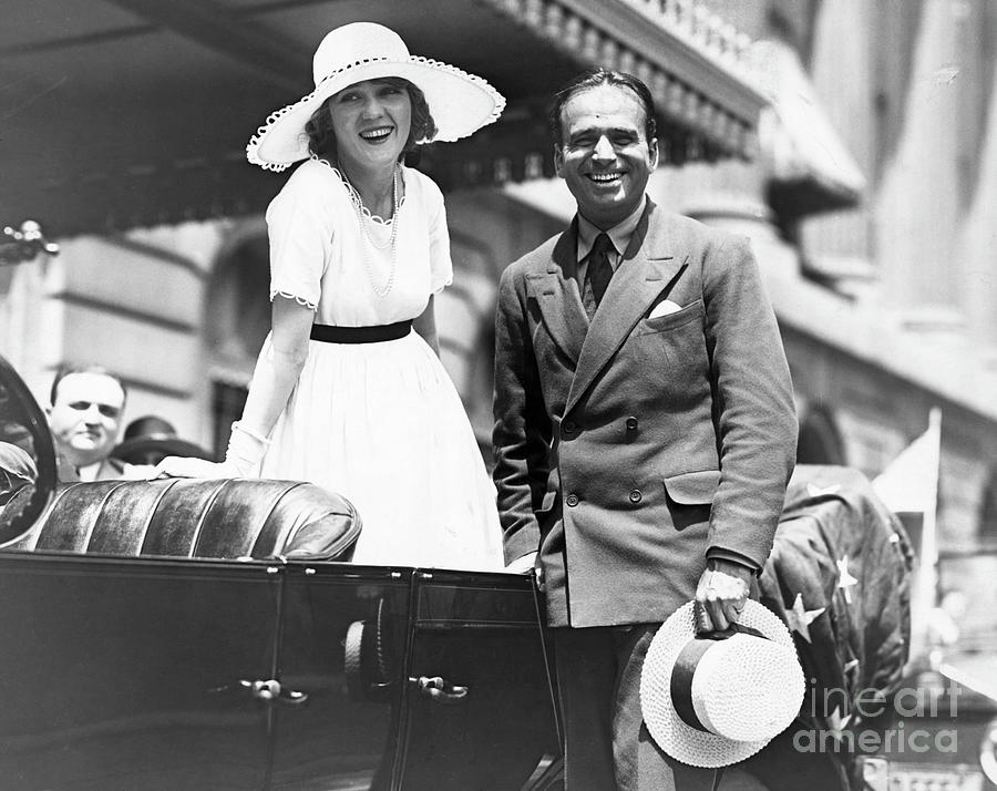 Mary Pickford And Douglas Fairbanks #1 Photograph by Bettmann