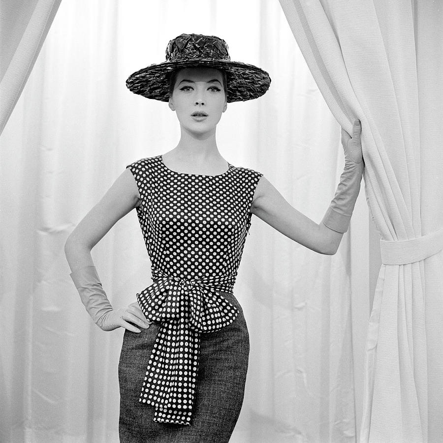 Modèle Nina Ricci #1 Photograph by Keystone-france