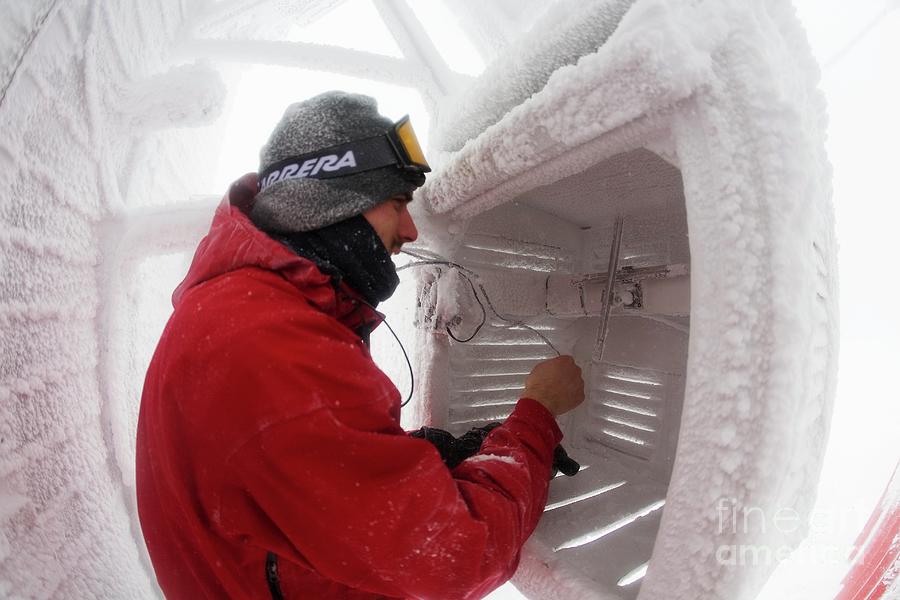 Mount Washington Weather Station Photograph by Mike Theiss/science