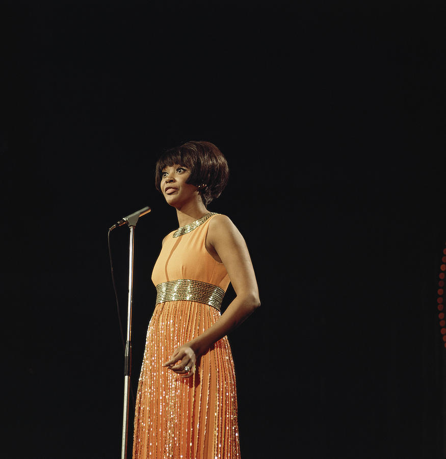 Nancy Wilson In Concert #1 Photograph by David Redfern
