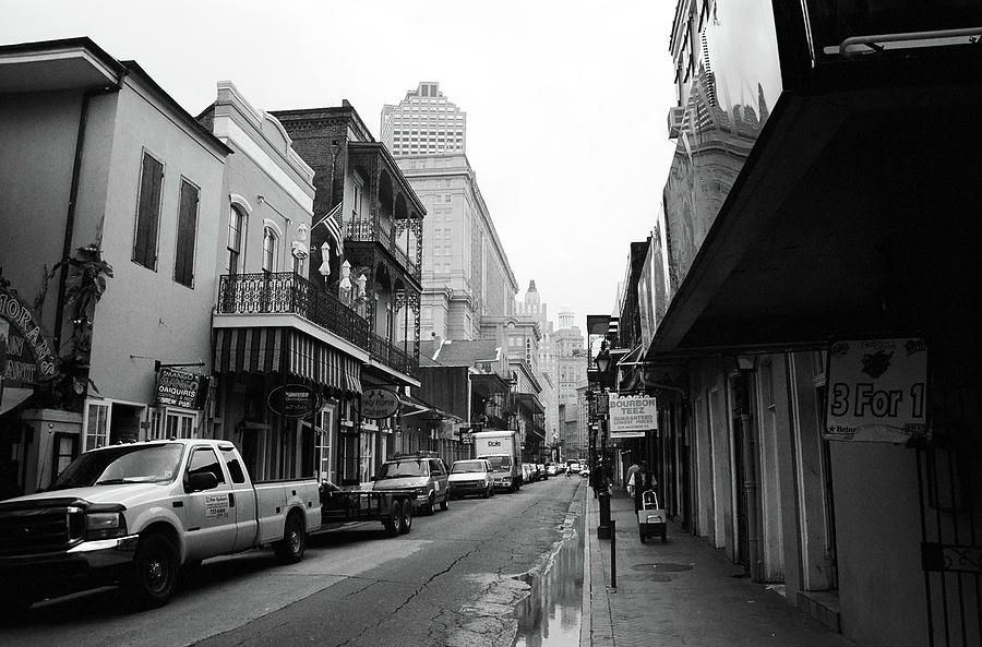 New Orleans Bourbon Street 2004 BW #45 Photograph by Frank Romeo
