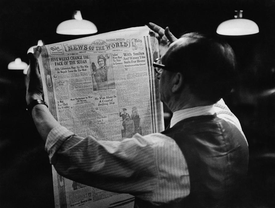 News Of The World #1 Photograph by Bert Hardy