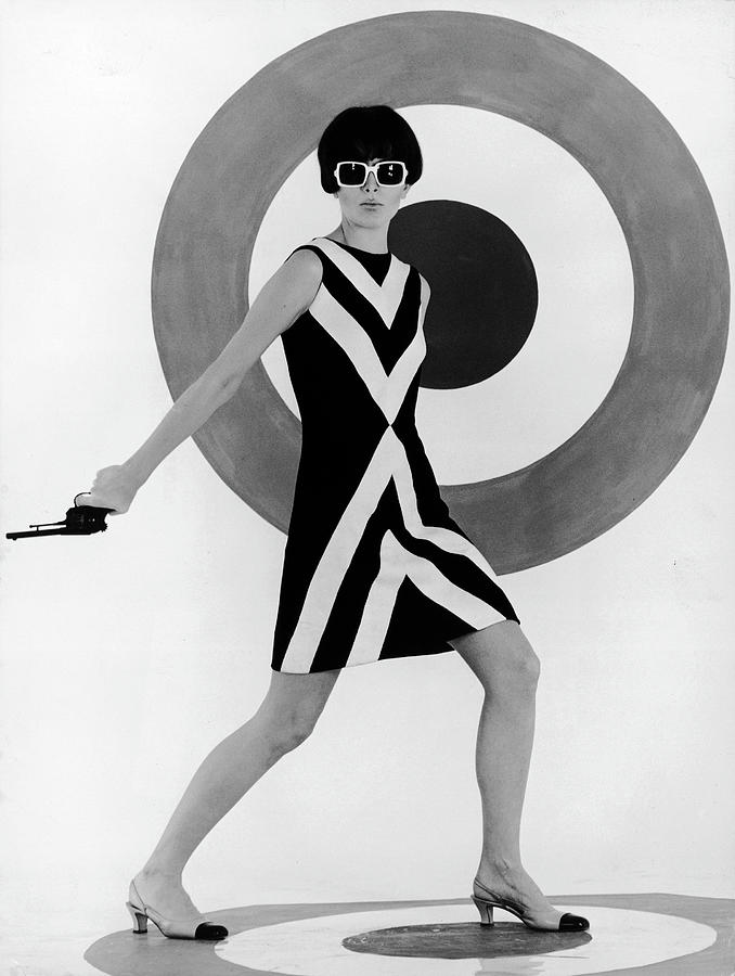 Op Art Models In Milan 1966 #1 Photograph by Keystone-france