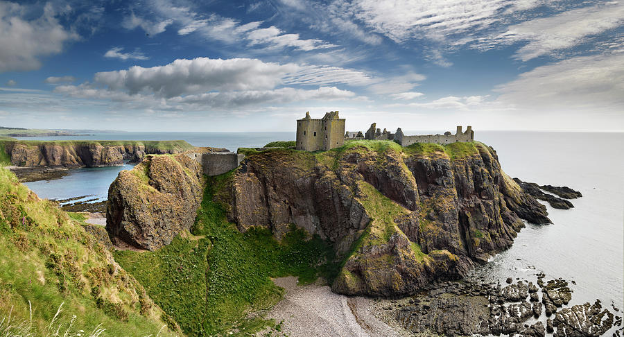 Panorama of Dunnottar Castle Medieval clifftop ruins from cliff #1 ...