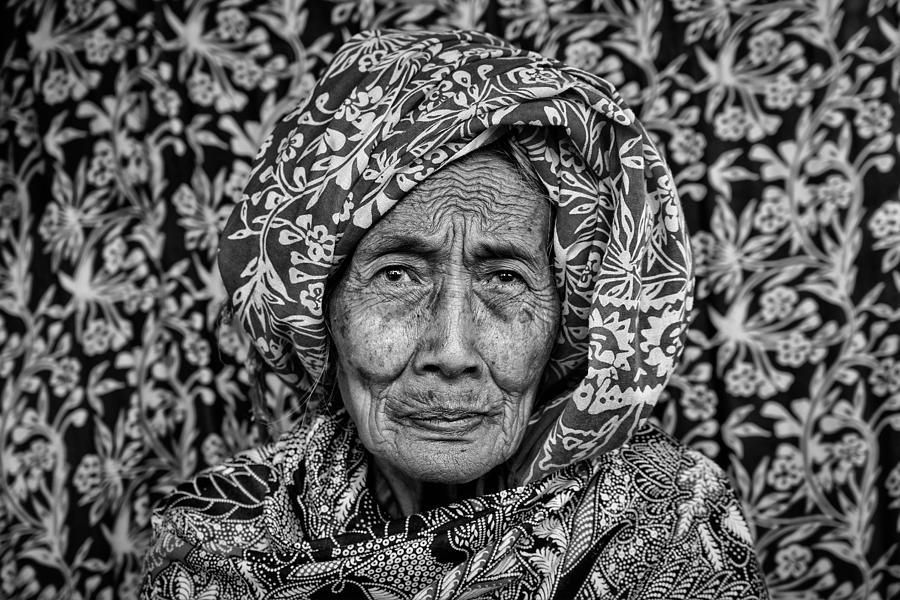 Lady Photograph - Patterns Of Life by Frank Daske