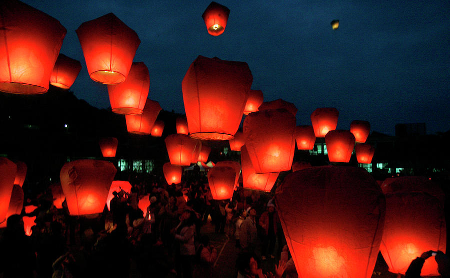 People Release Sky Lanterns Photograph by Pichi Chuang - Fine Art America