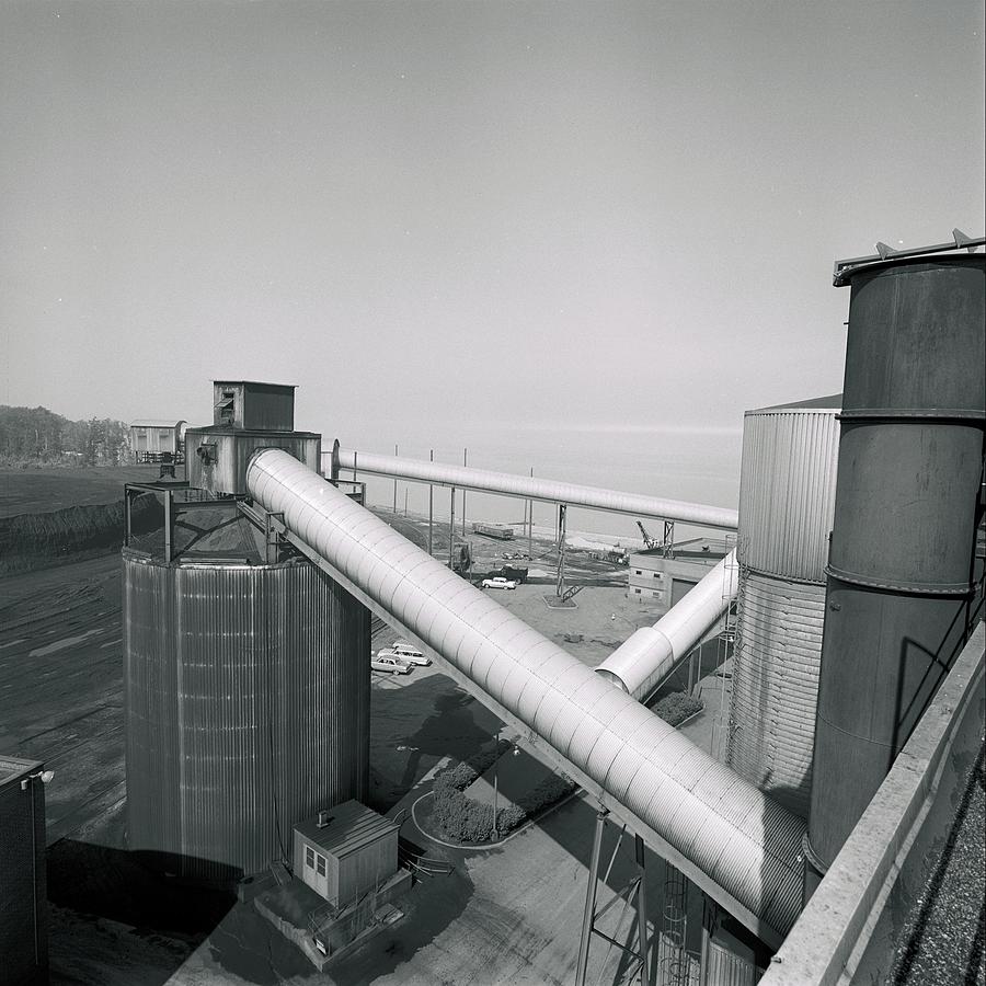 1960-1969 Photograph - Pipeline Construction #1 by Frank Scherschel