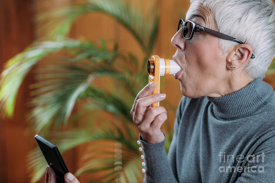 Portable Digital Spirometer Photograph by Microgen Images/science Photo ...