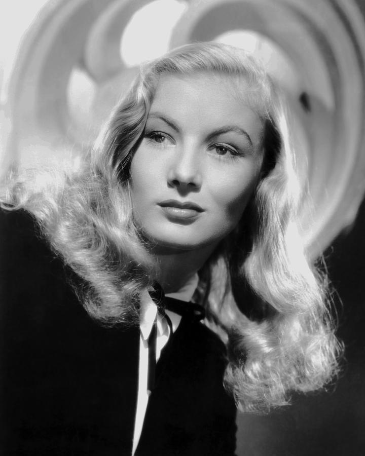Portrait Of Veronica Lake Looking Away Photograph by Globe Photos ...