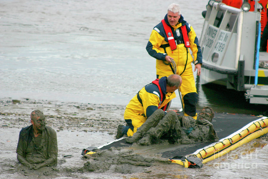 London Photograph - River Rescue #1 by Graeme Ewens/science Photo Library