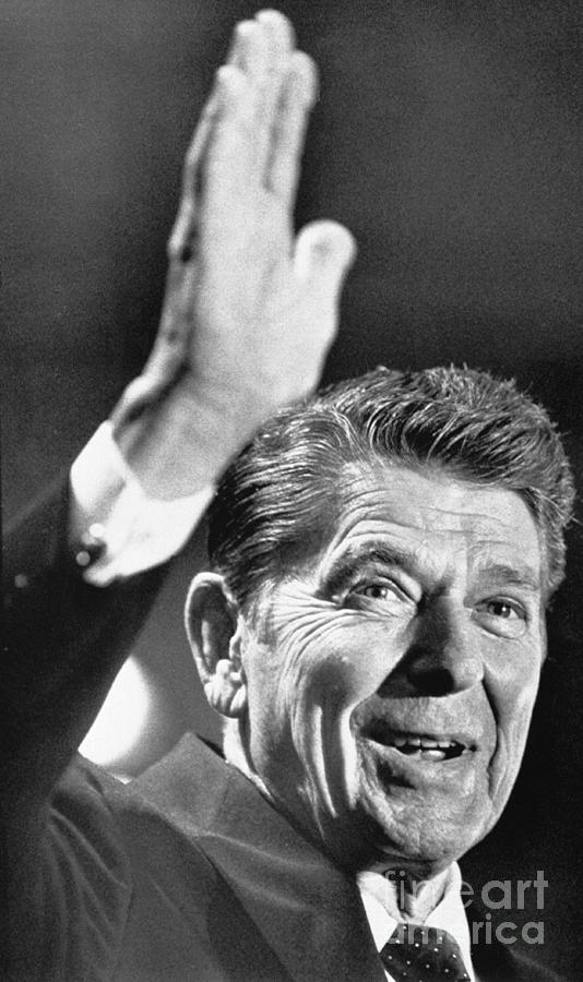 Ronald Reagan Waving #1 Photograph by Bettmann