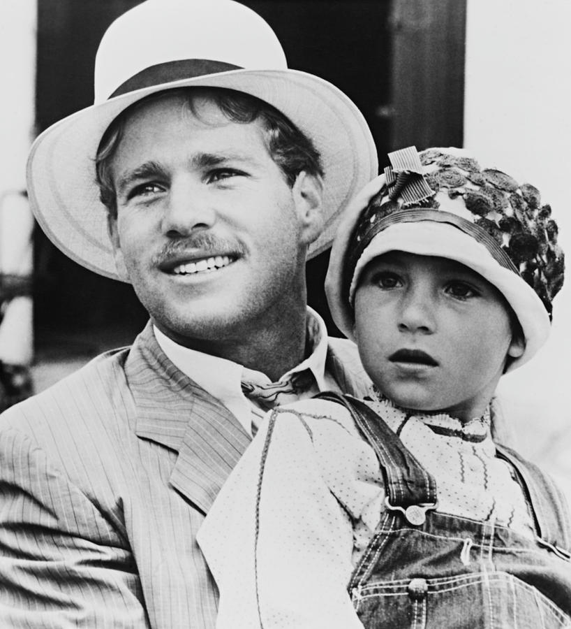RYAN O'NEAL and TATUM O'NEAL in PAPER MOON -1973-. #1 Photograph by Album -  Pixels