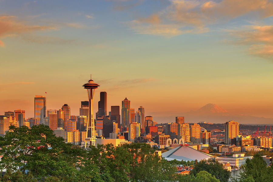 Seattle Skyline With Space Needle #1 Digital Art by Pietro Canali