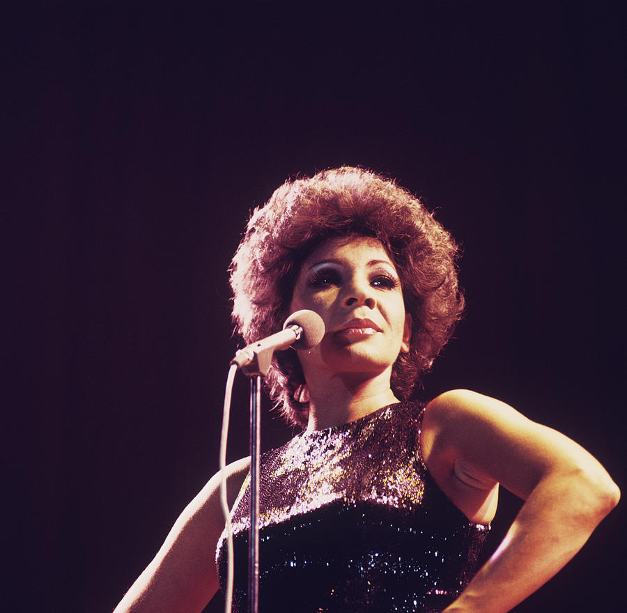 Shirley Bassey Performs On Stage Photograph By David Redfern Pixels 3009