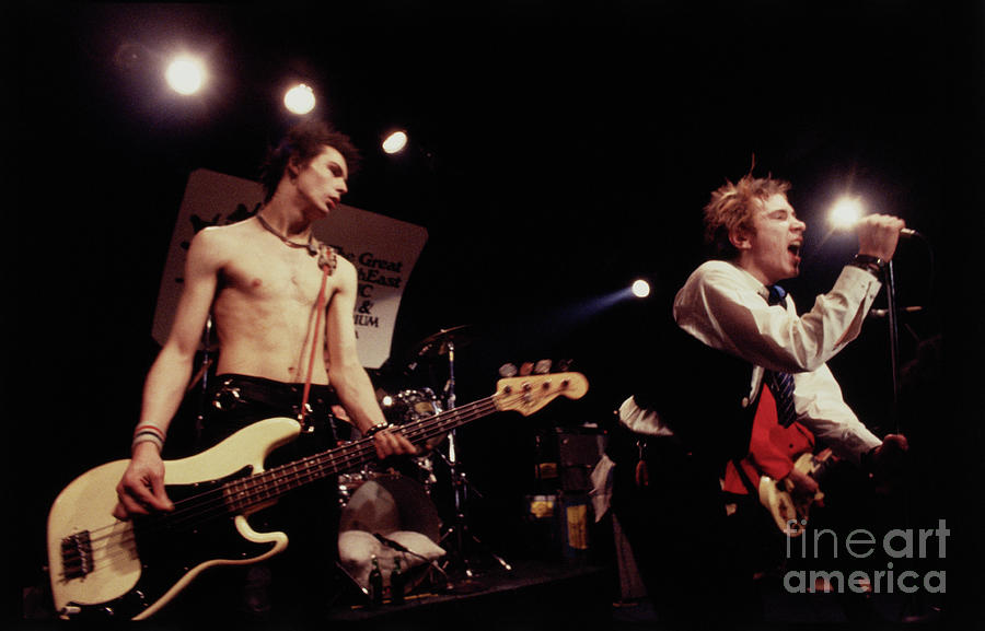 Sid Vicious And Johnny Rotten Photograph by Bettmann