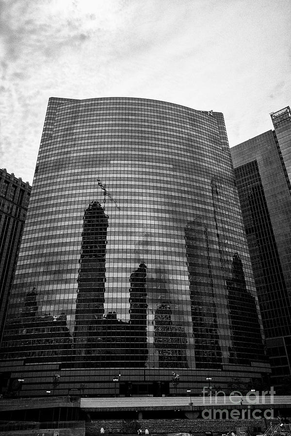 Chicago Photograph - Side Profile Of 333 Wacker Drive Building Chicago Illinois United States Of America #1 by Joe Fox