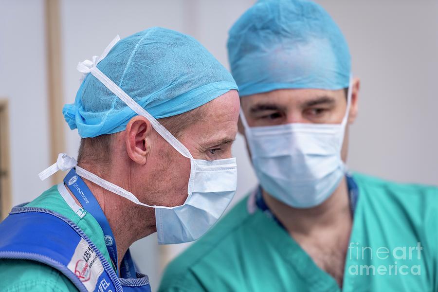 Spinal Surgeons Conferring Photograph By Jim Varney Science Photo Library Fine Art America