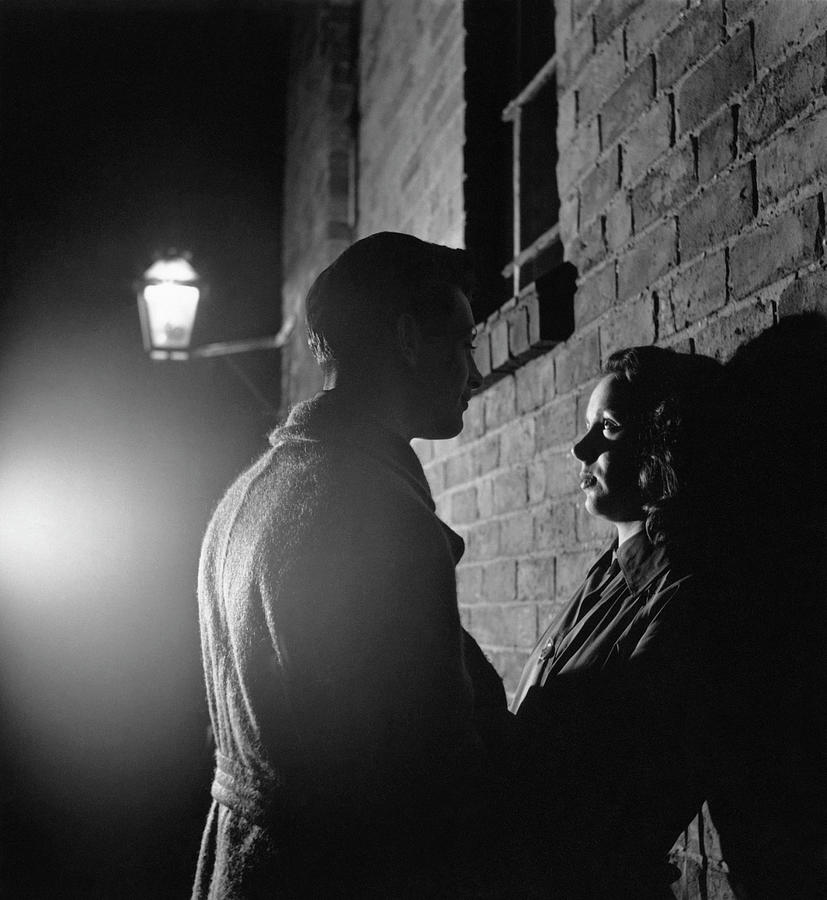 Street Romance #1 Photograph by Bert Hardy