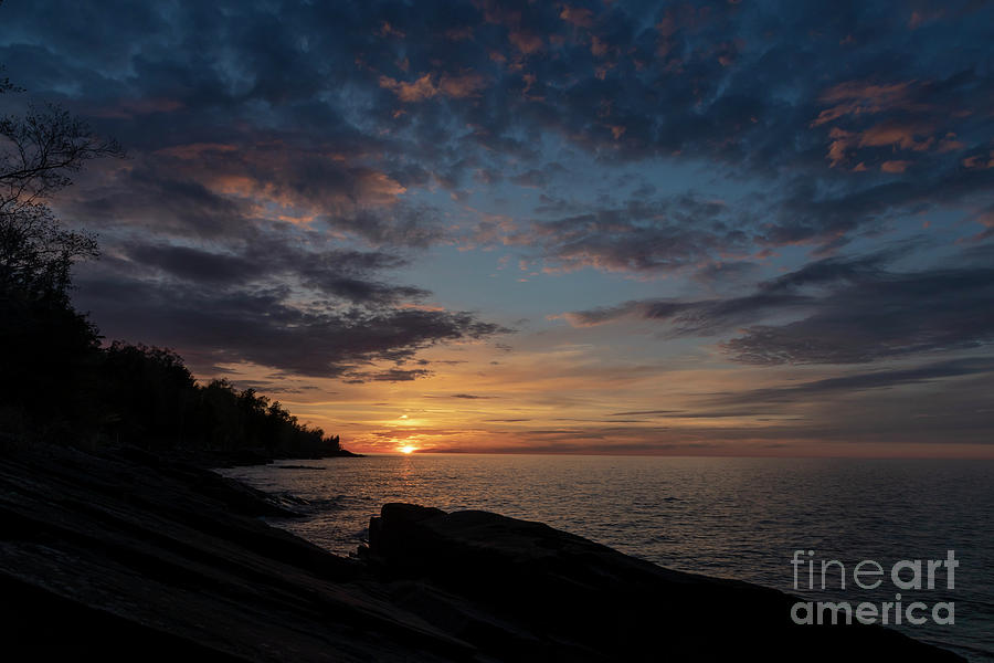 Sunset Over Lake Superior Shoreline Photograph by Jim West/science Photo Library