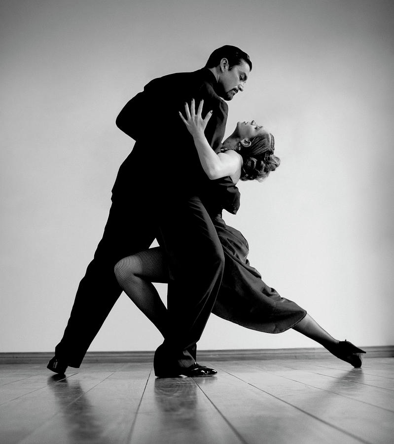 Tango Dancers By David Sacks