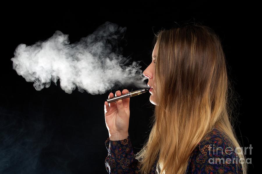 Teenage Girl Vaping #1 Photograph by Victor De Schwanberg/science Photo Library