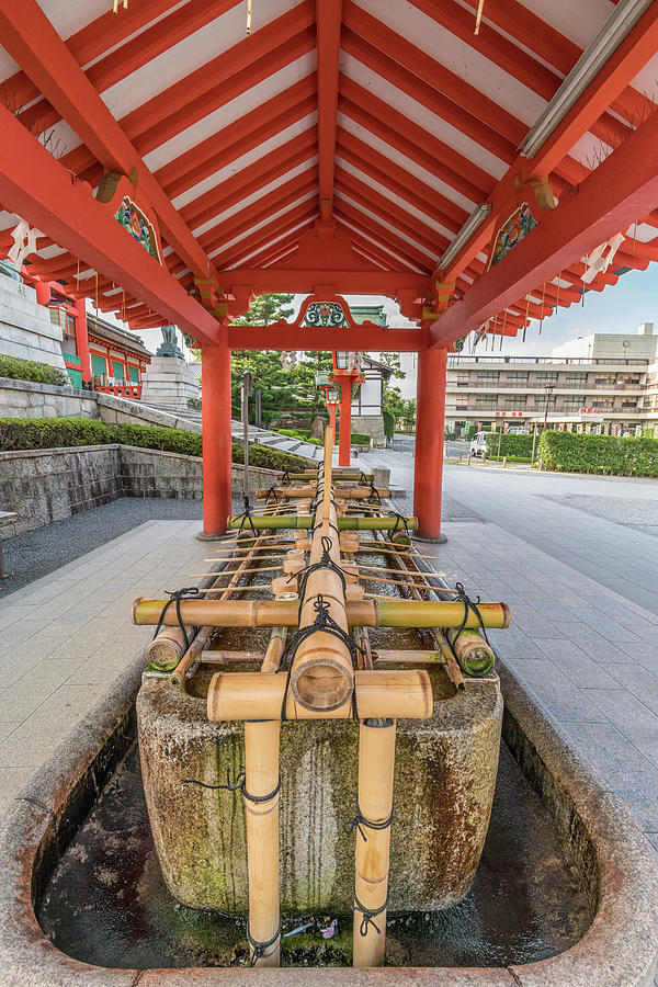 Shinto water ablution pavilion hi-res stock photography and images
