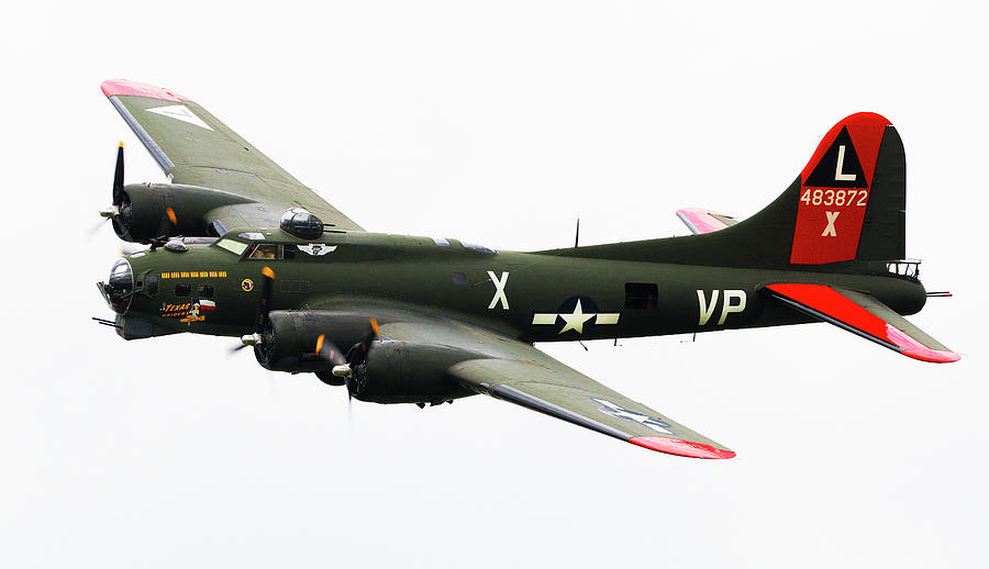 Texas Raiders, Boeing B-17 Flying Fortress Flying Photograph By Bruce ...