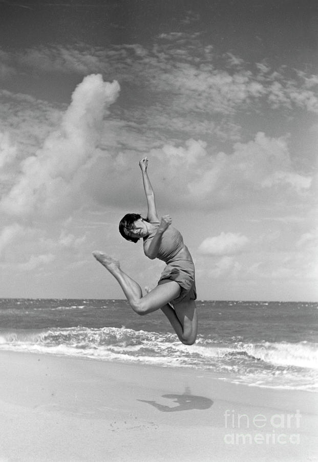 The Popular Dancer Gret Palucca On Vacation On Sylt, Germany 1930s Photograph by 