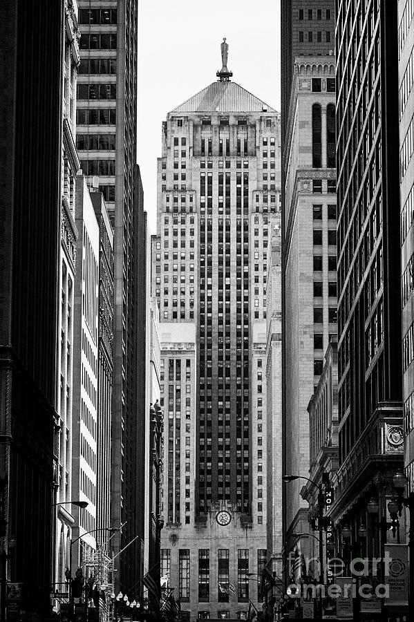 Top Of The Chicago Board Of Trade Building As Viewed Along La Salle ...