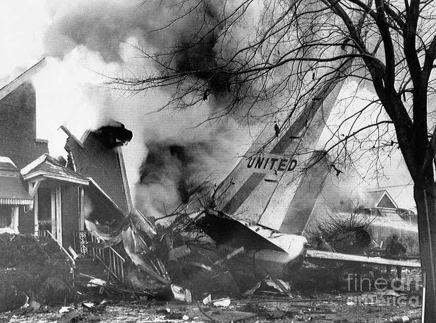 United Airlines Flight 553 Crash #1 Photograph by Bettmann