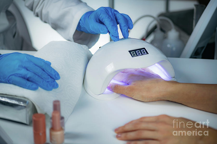 Lamp Photograph - Uv Lamp For Setting Nails #1 by Microgen Images/science Photo Library