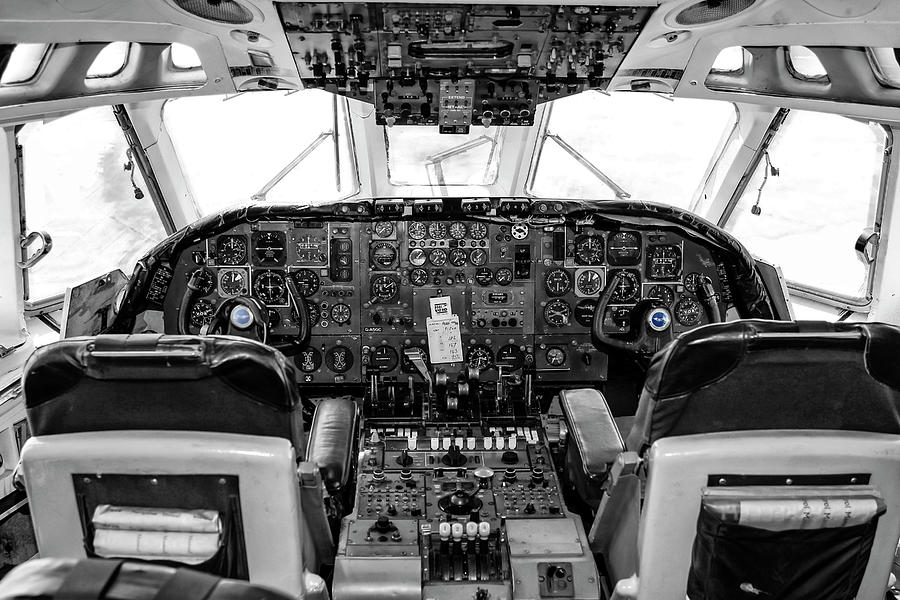 VC-10 Flightdeck #1 Photograph by Chris Smith