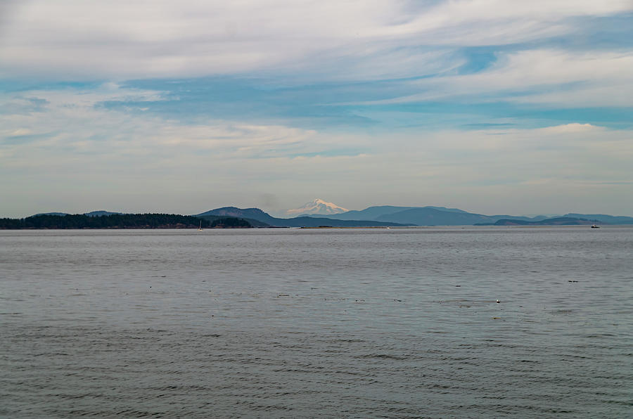 Views from along Sidney BC's Waterfront and Sculpture Walkway ...