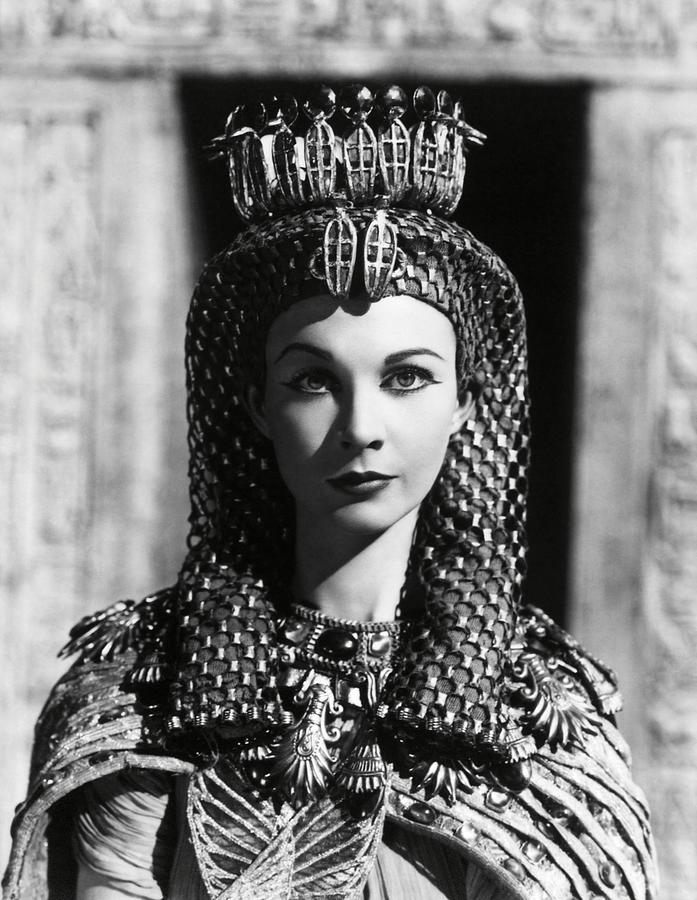 VIVIEN LEIGH in CAESAR AND CLEOPATRA -1945-. #1 Photograph by Album