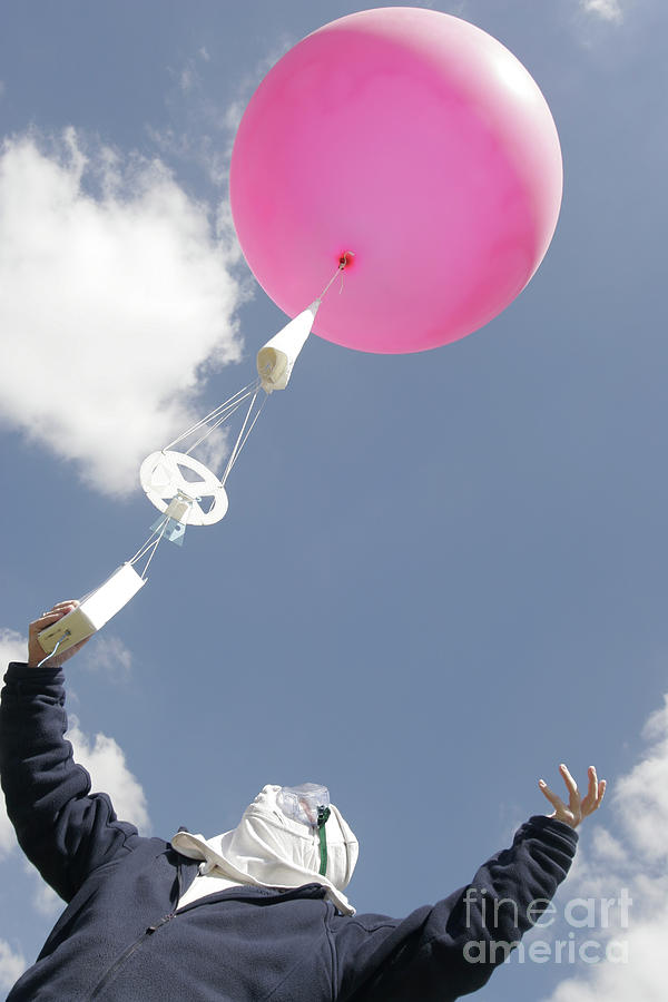 Weather Balloon Launch Photograph by Michael Donne/science Photo ...