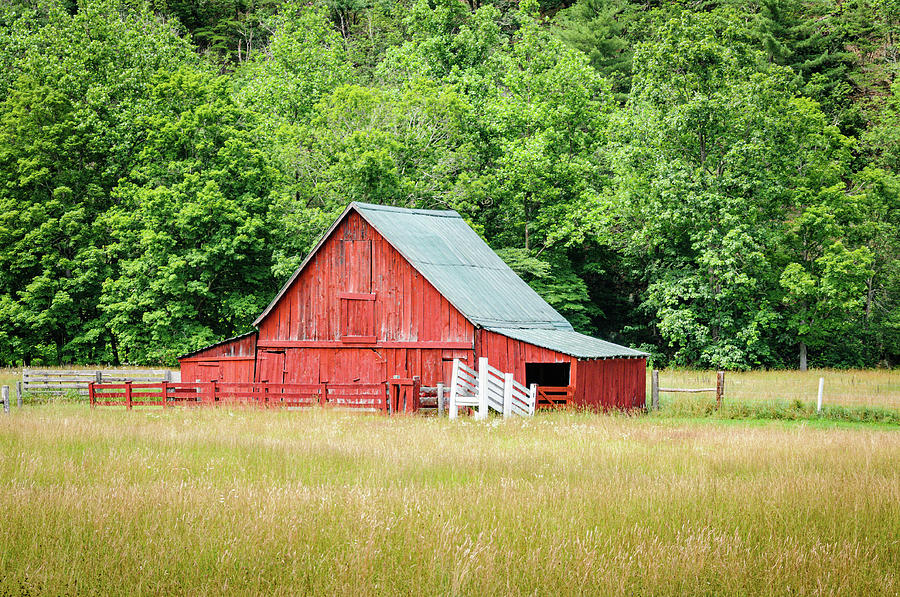 Weathered Red Broken Gable Roof Barn, Shenandoah Valley, Virginia ...