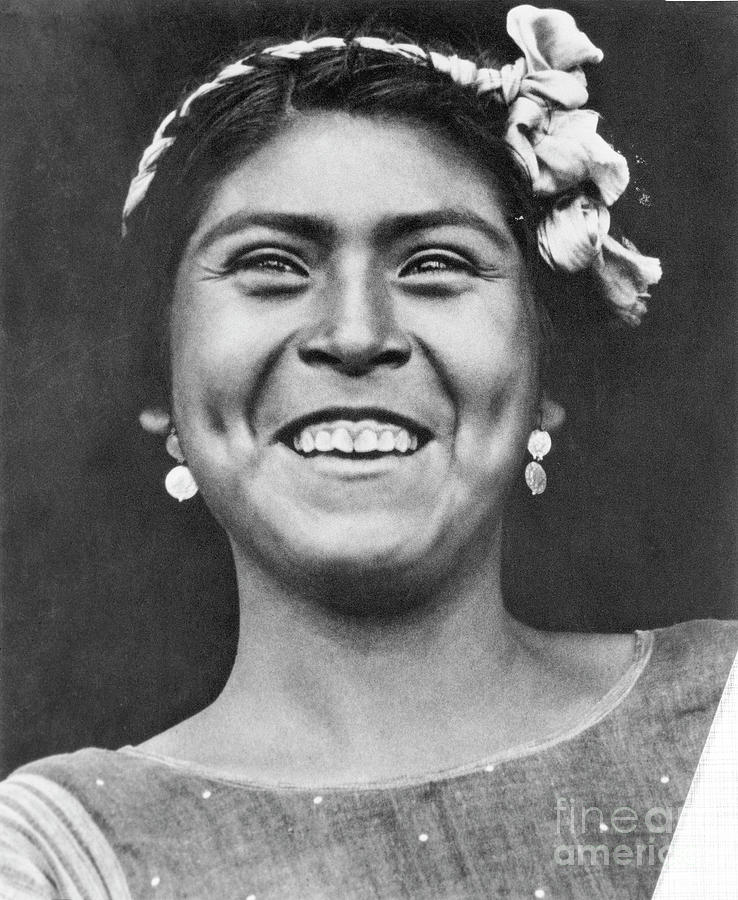 Woman Of Tehuantepec, Mexico, 1929 Photograph by Tina Modotti