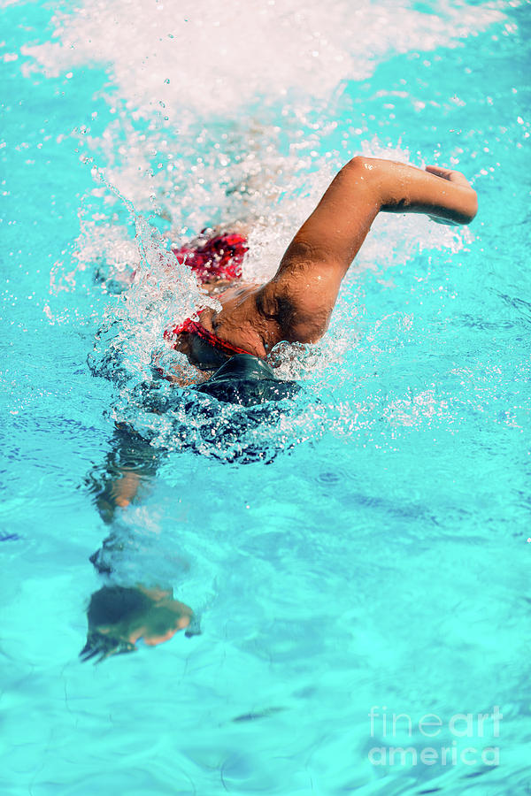 Woman Swimming Front Crawl #1 Photograph by Science Photo Library Woman Swimming Front Crawl #1 Photograph by Science Photo Library
