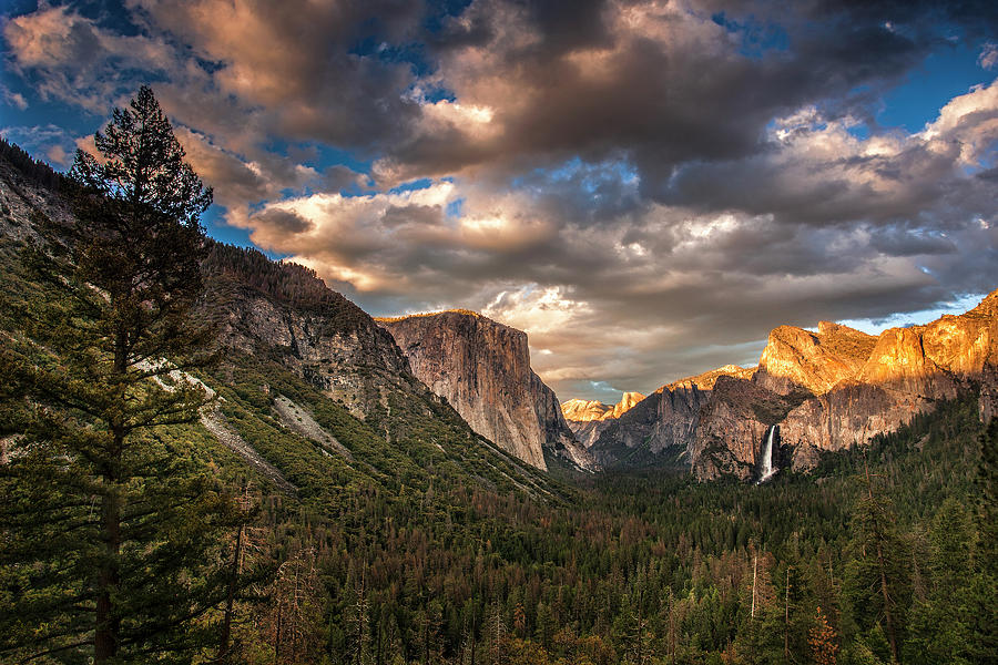 Yosemite National Park Photograph - Yosemite Tunnel View #1 by Andrew Soundarajan