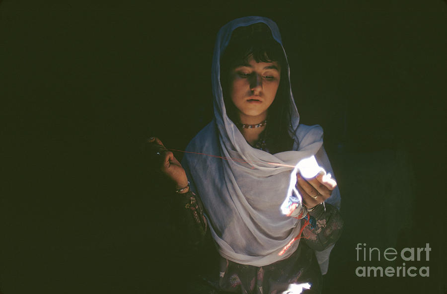 Young girl from the Burusho people, Pakistan / Photo, 1974 by Roland and Sabrina Michaud Young girl from the Burusho people, Pakistan / Photo, 1974 by Roland and Sabrina Michaud