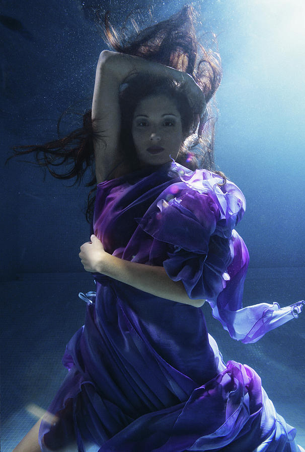Young Woman Wrapped In Silk, Underwater 1 Photograph by Zena Holloway Young Woman Wrapped In Silk, Underwater 1 Photograph by Zena Holloway