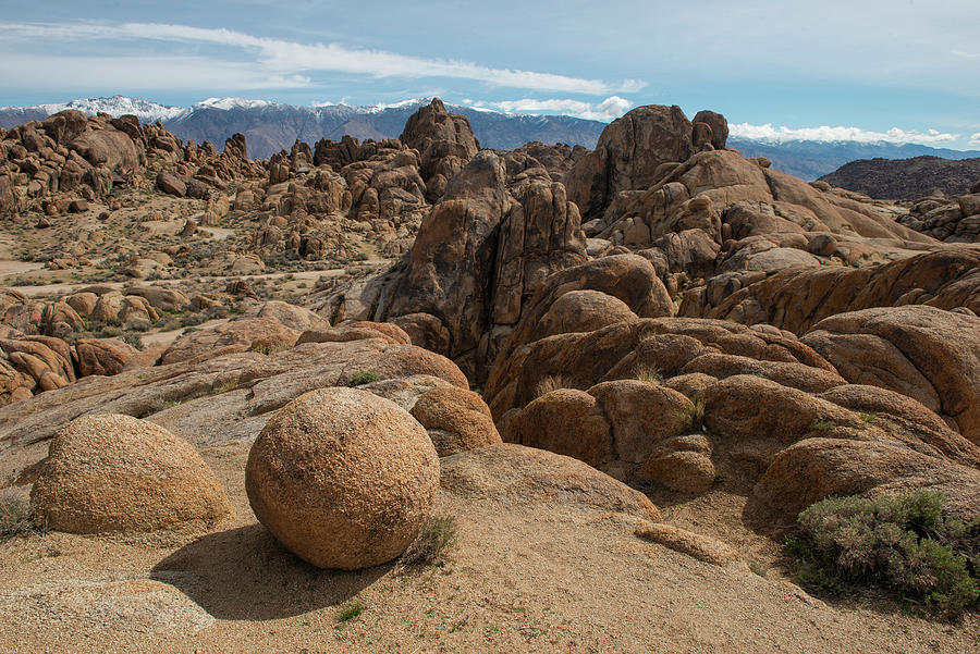 Desert Boulders In The Alabama Hills In Front Of Contiguous Amer ...