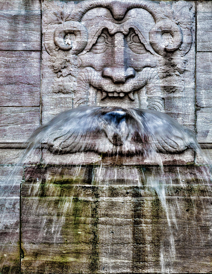 Fountain #11 Photograph by Robert Ullmann