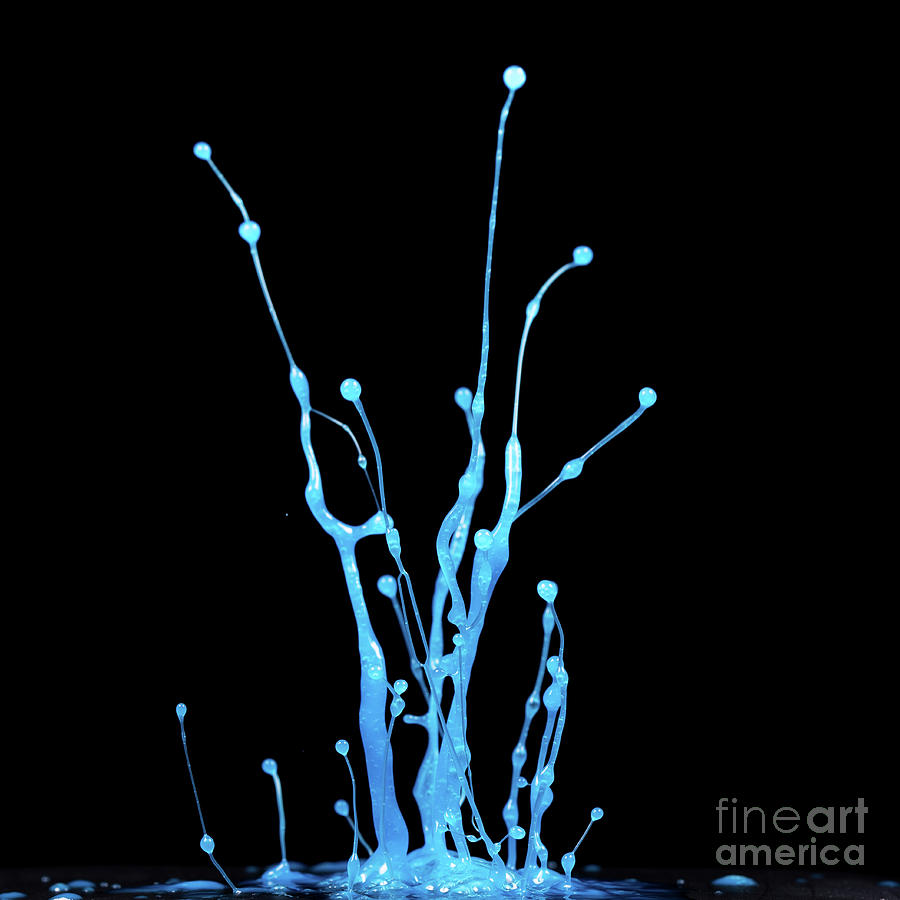 Abstract Photograph - Splashing Paint #11 by Wladimir Bulgar/science Photo Library