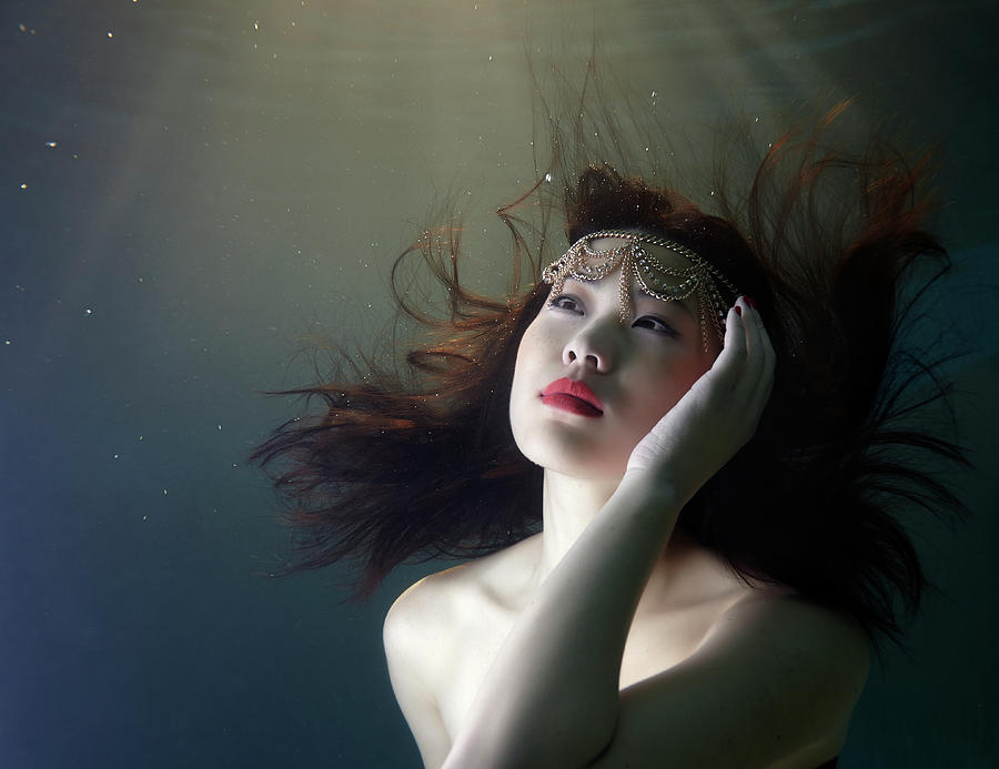 Underwater #11 Photograph by Mark Mawson