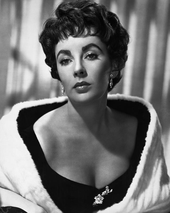 Close-up Of Elizabeth Taylor Photograph by Globe Photos - Fine Art America