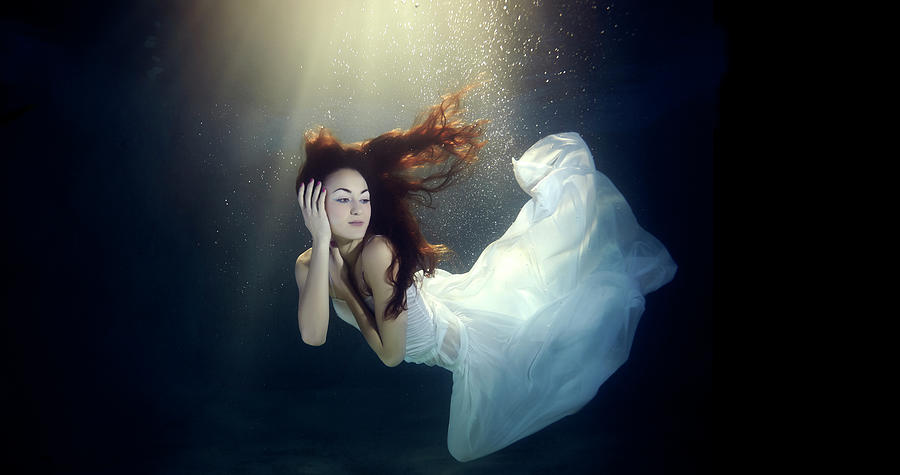 Underwater #12 Photograph by Mark Mawson