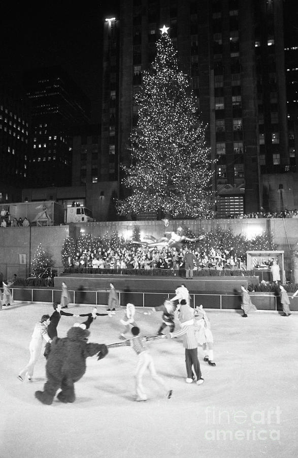 Christmas Tree At Rockefeller Center #15 Photograph by Bettmann