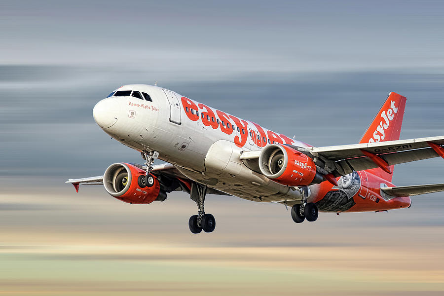 Easyjet Mixed Media - EasyJet Airbus A319-111 #15 by Smart Aviation